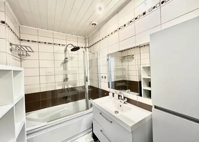 Escale - 4 Personnes Proche Arena Апартаменты *