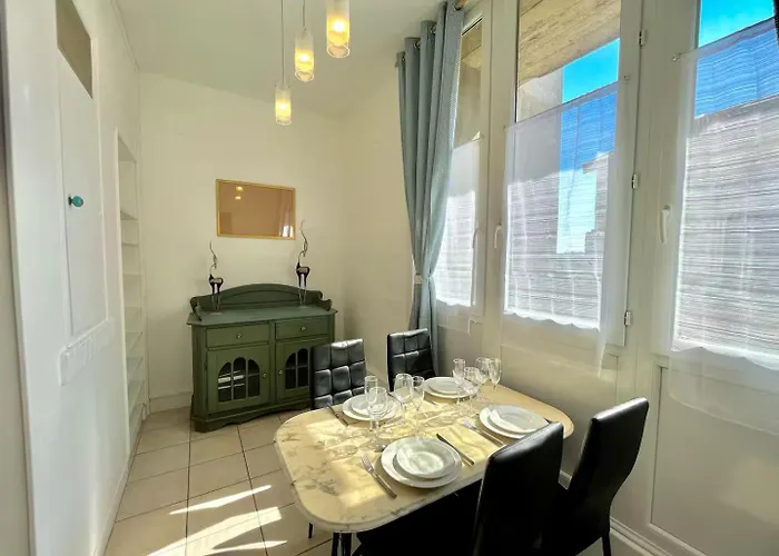 Escale - 4 Personnes Proche Arena Апартаменты *